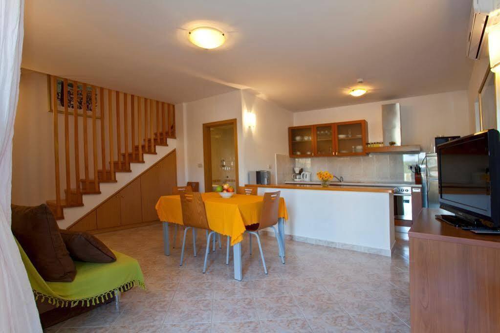 Villa Bonaca Perfect Location For A Holiday With Friends Or Family, Heated Pool Sumartin Exterior photo